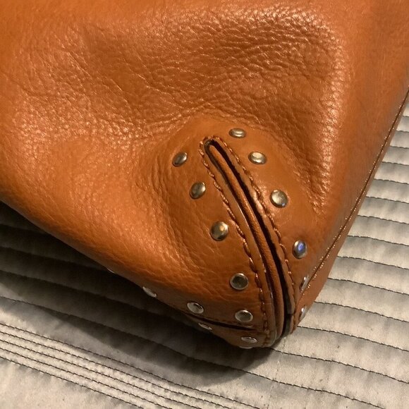 Michael Kors Astor Studded X-Large Ring Tote โ Tan Leather | Edgy & Iconic ๐คโจ - Picture 7 of 15